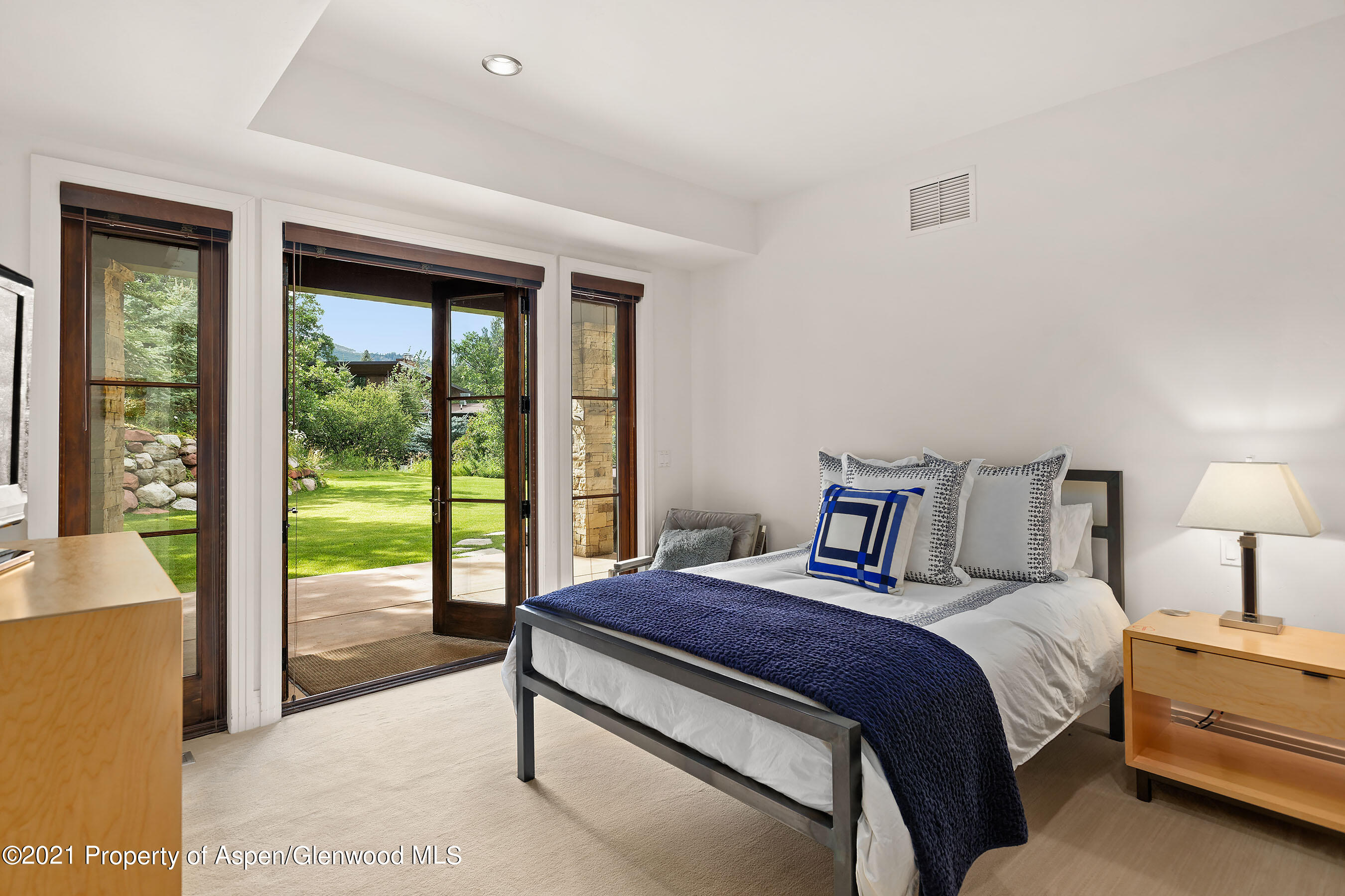 561 Meadowood Drive