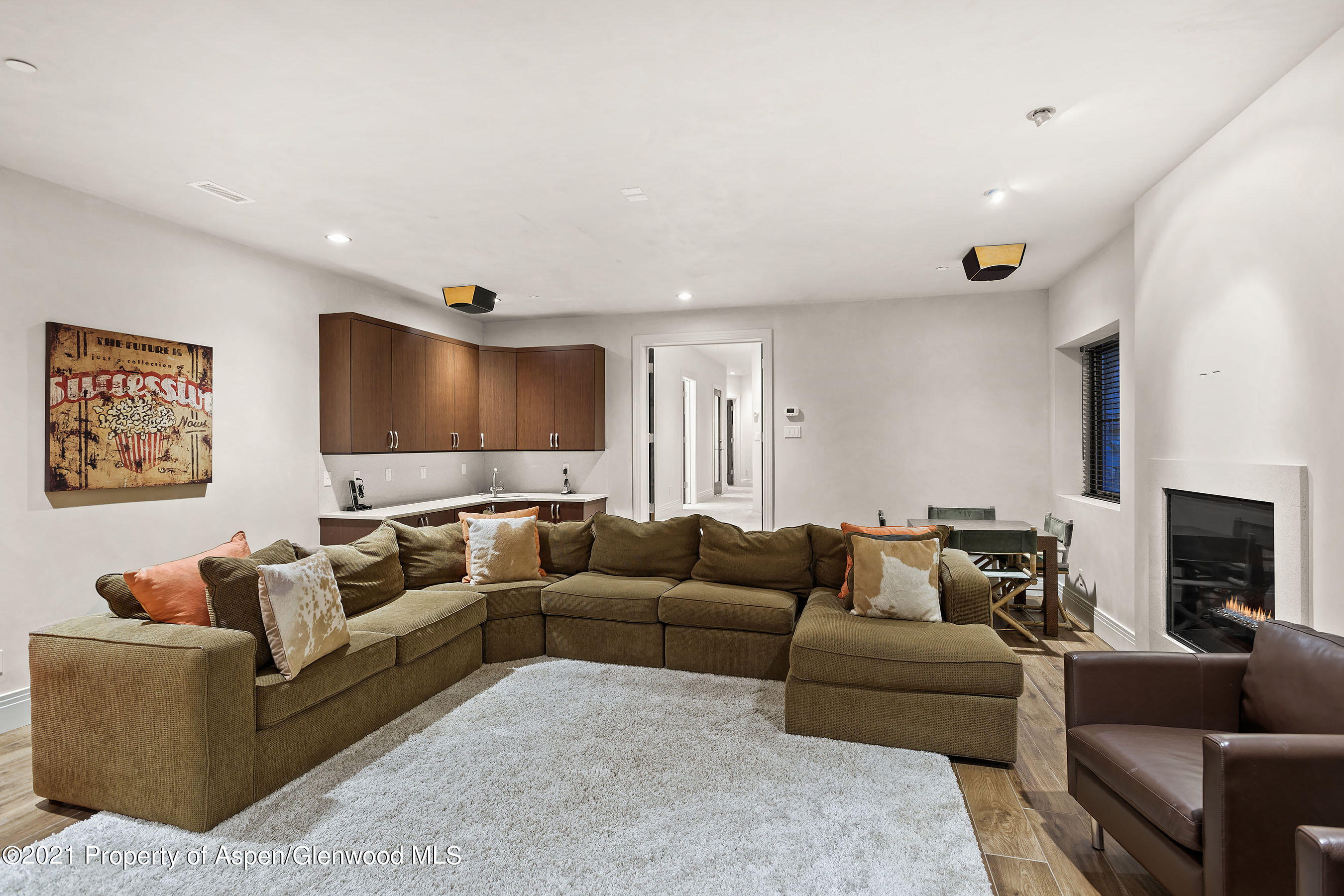 561 Meadowood Drive