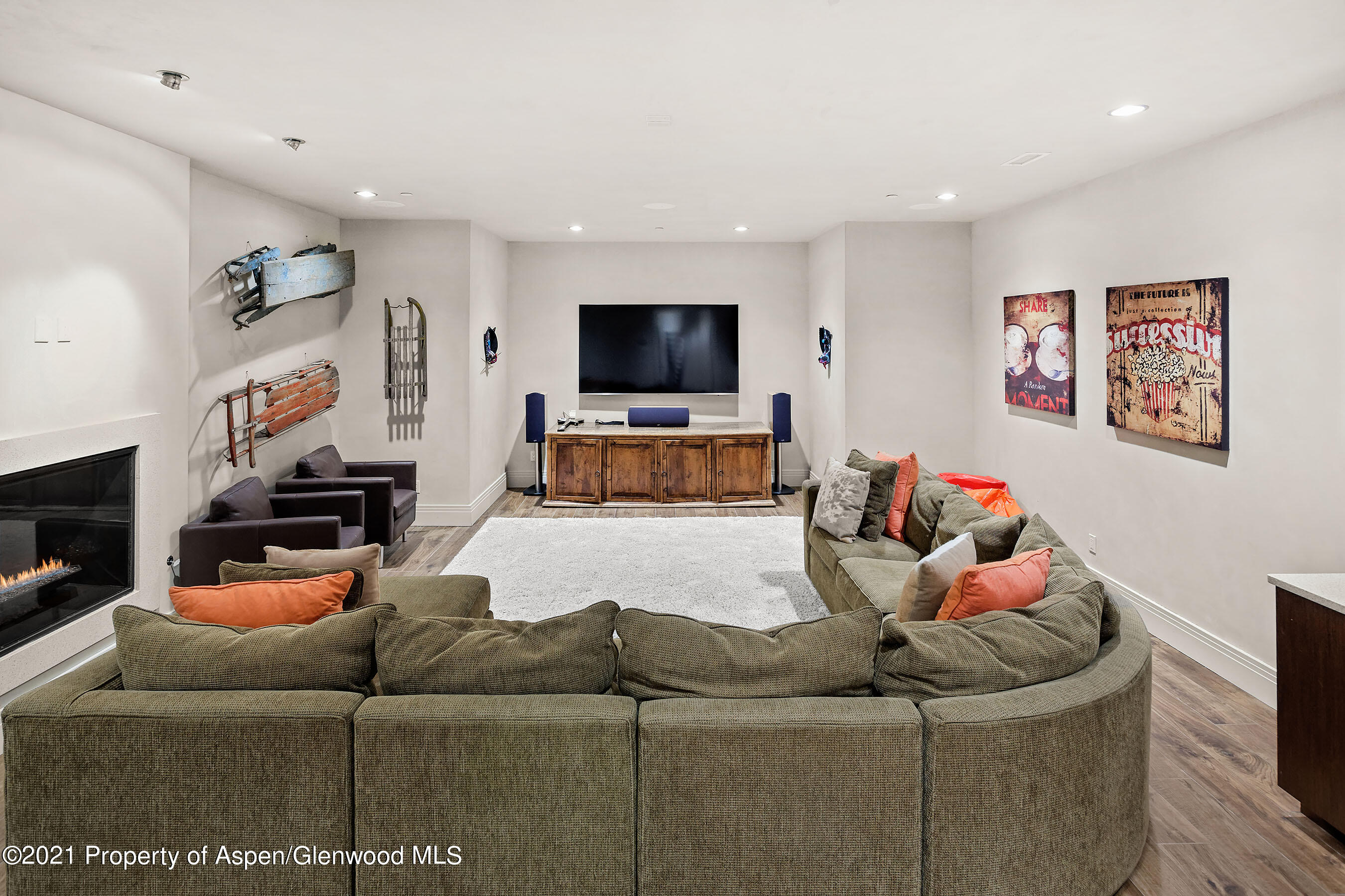 561 Meadowood Drive