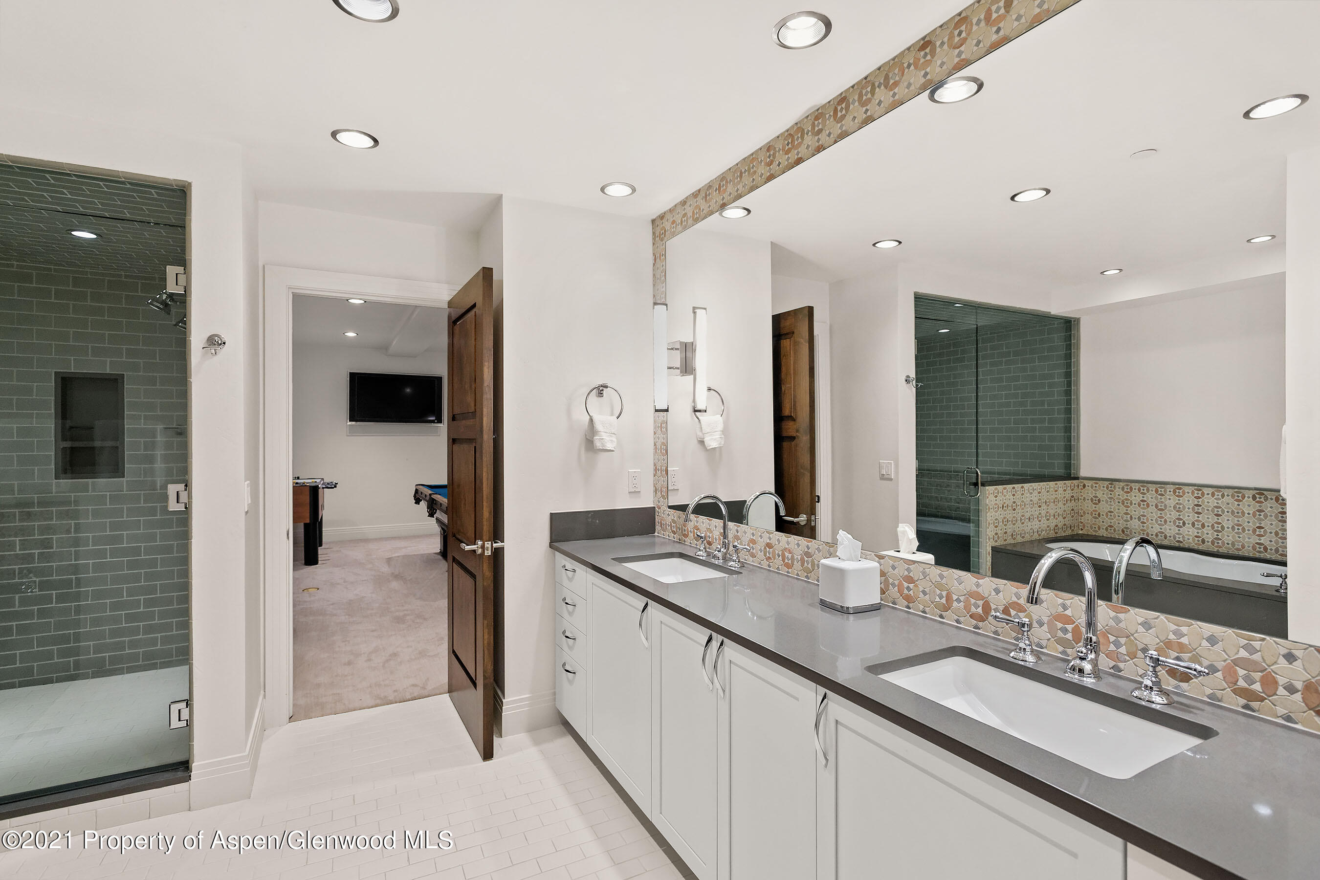 561 Meadowood Drive