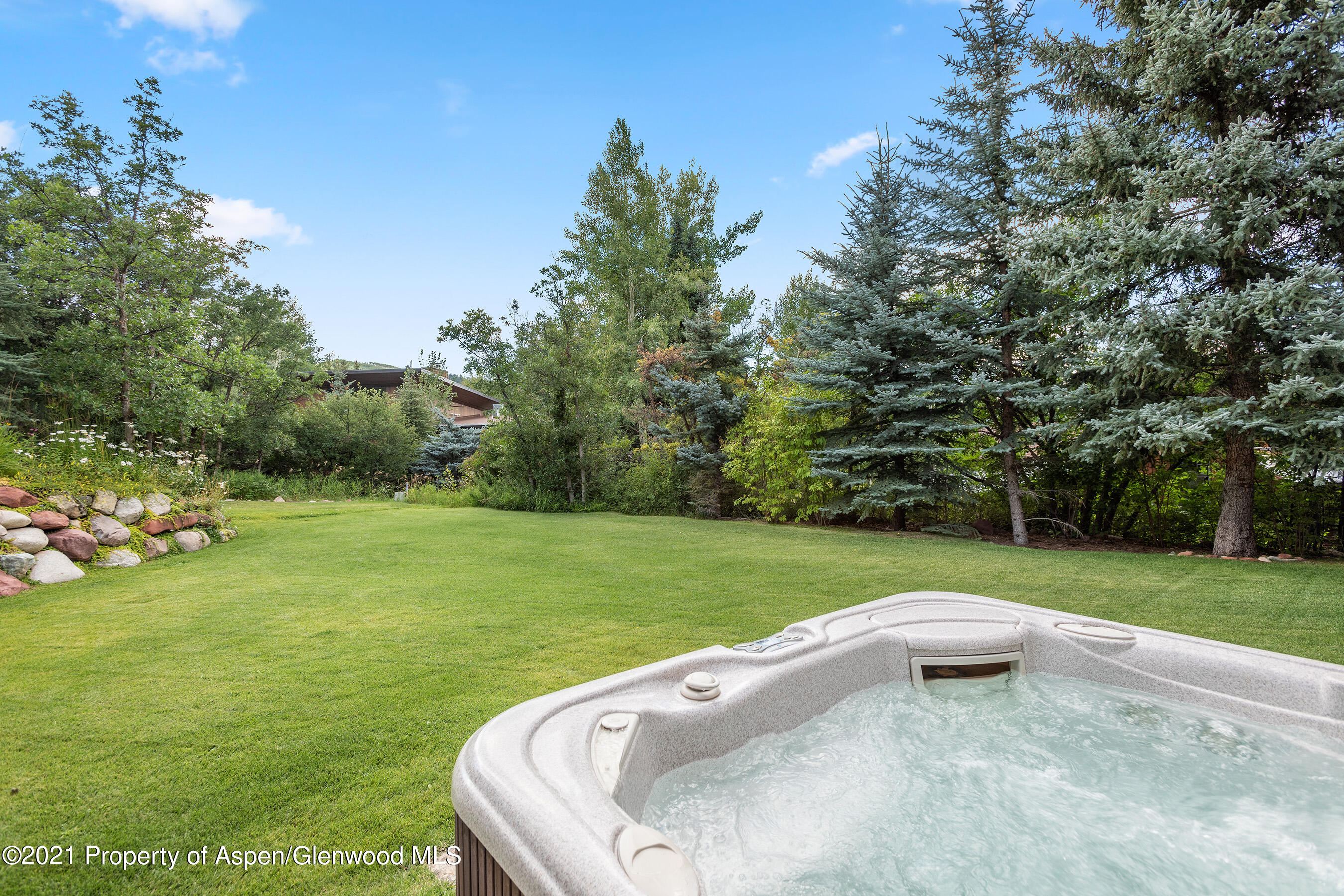 561 Meadowood Drive