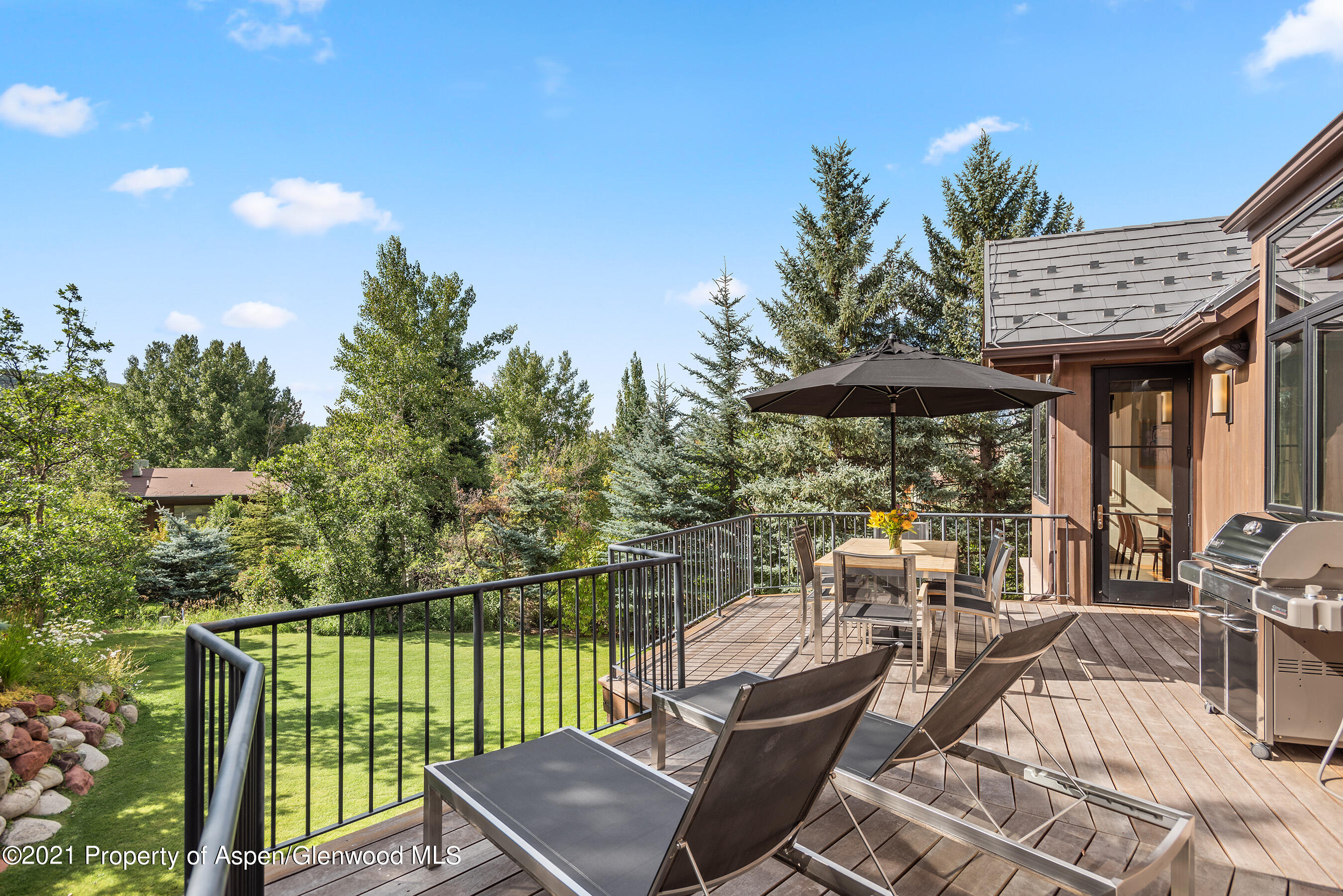 561 Meadowood Drive