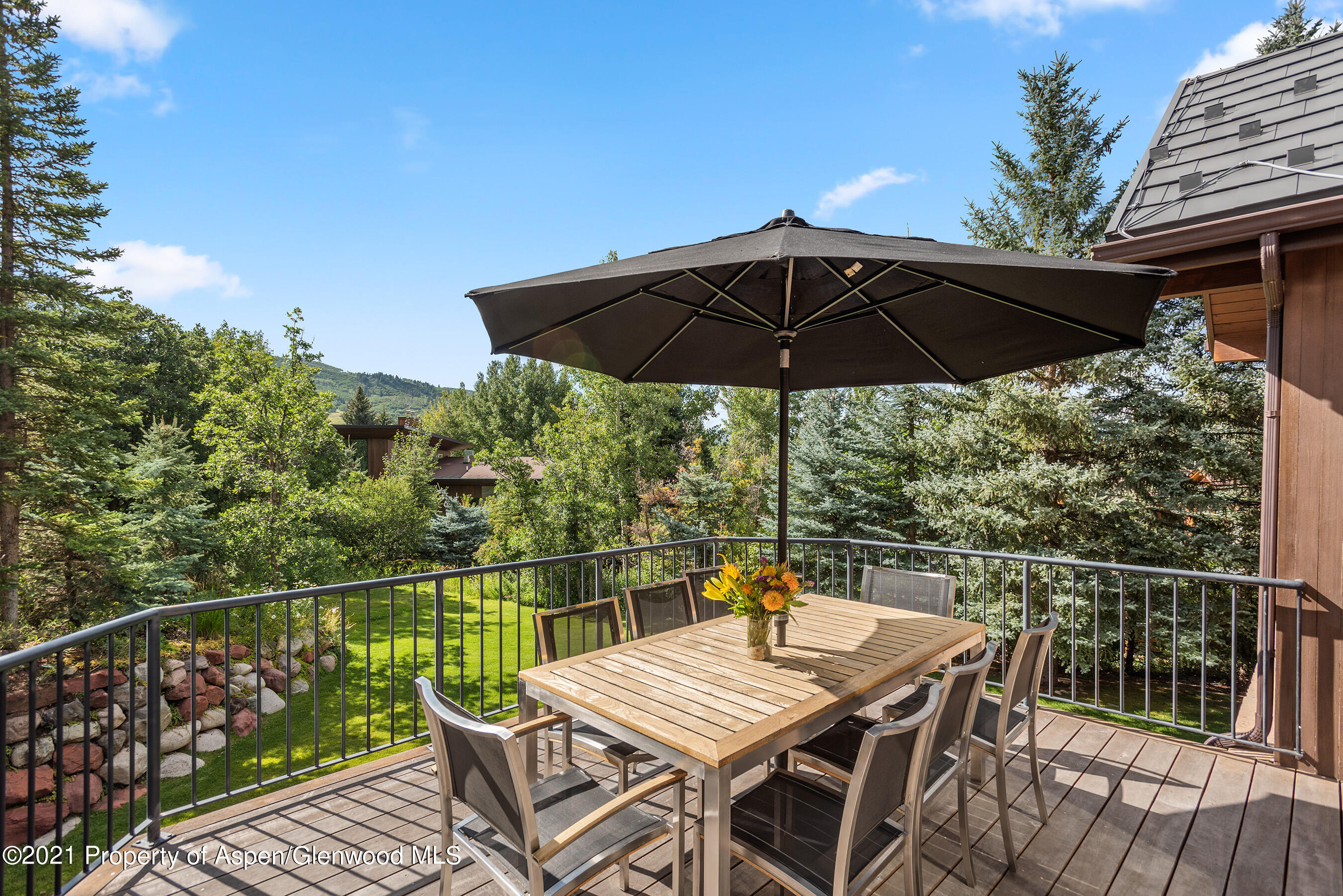561 Meadowood Drive