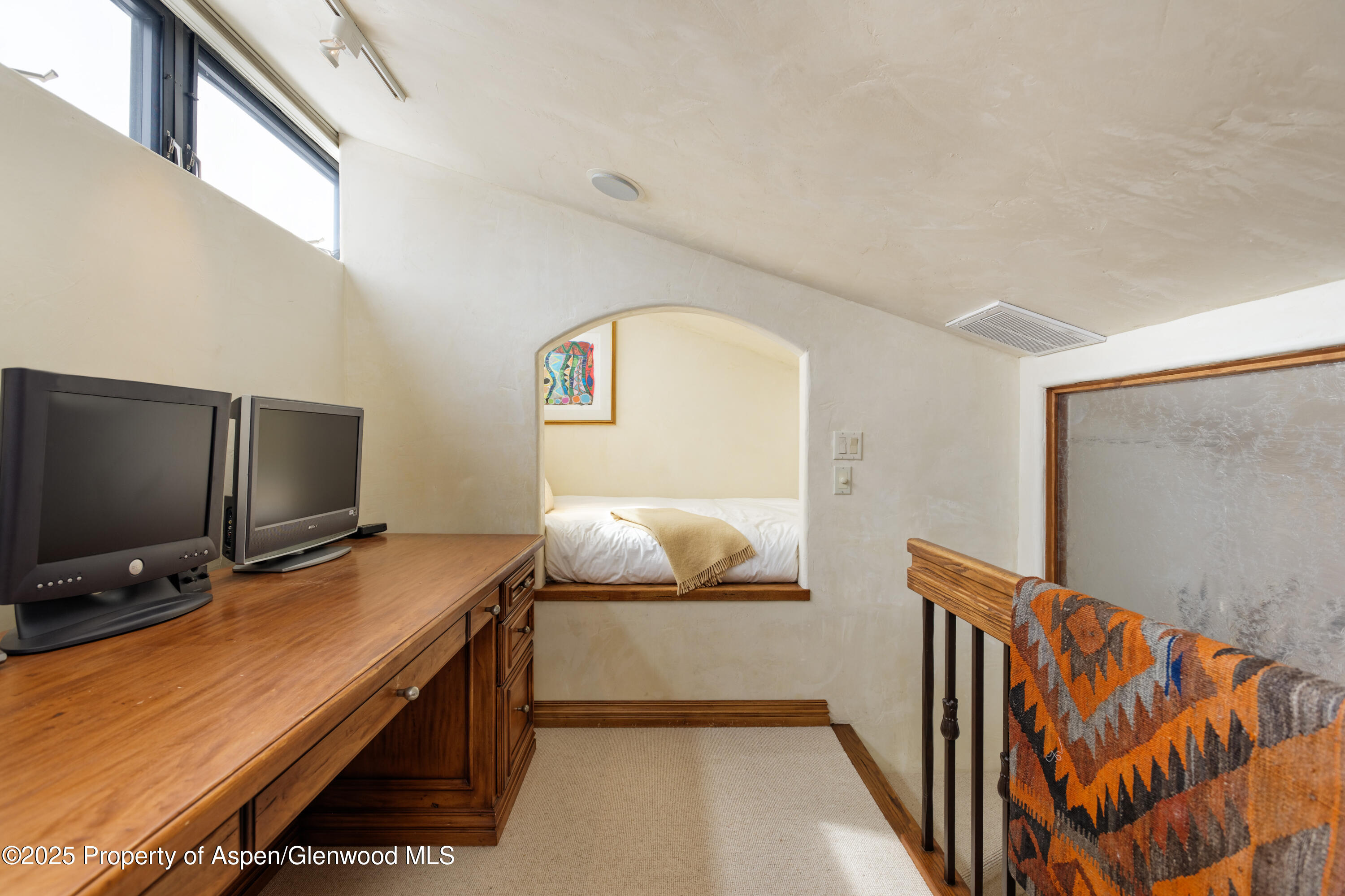 155 Lone Pine Road, 5