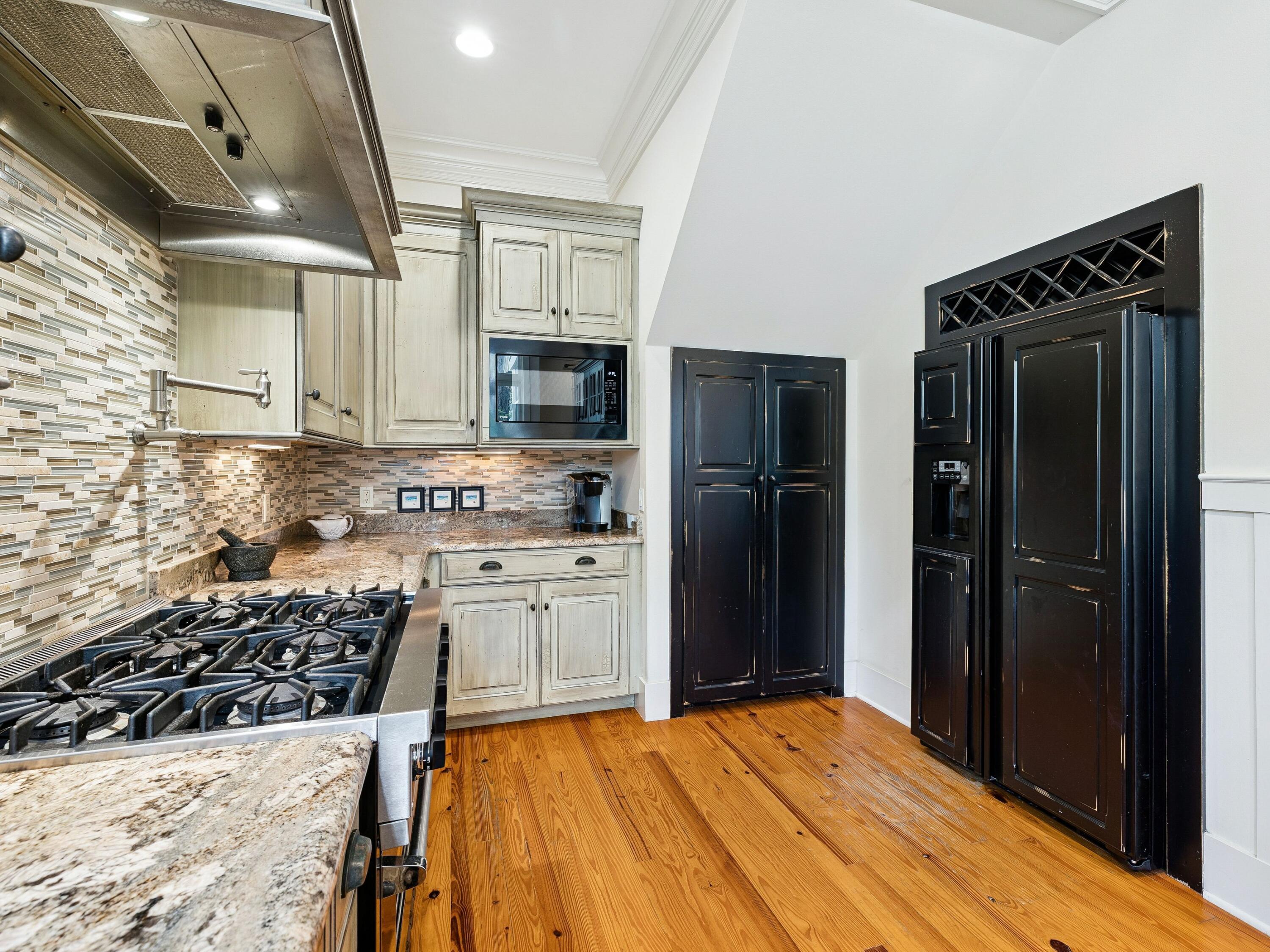 30 Tall Timber Court