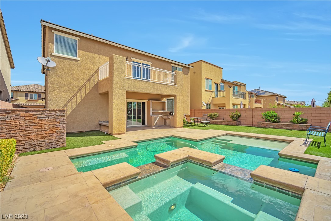 8695 Weed Willows Avenue