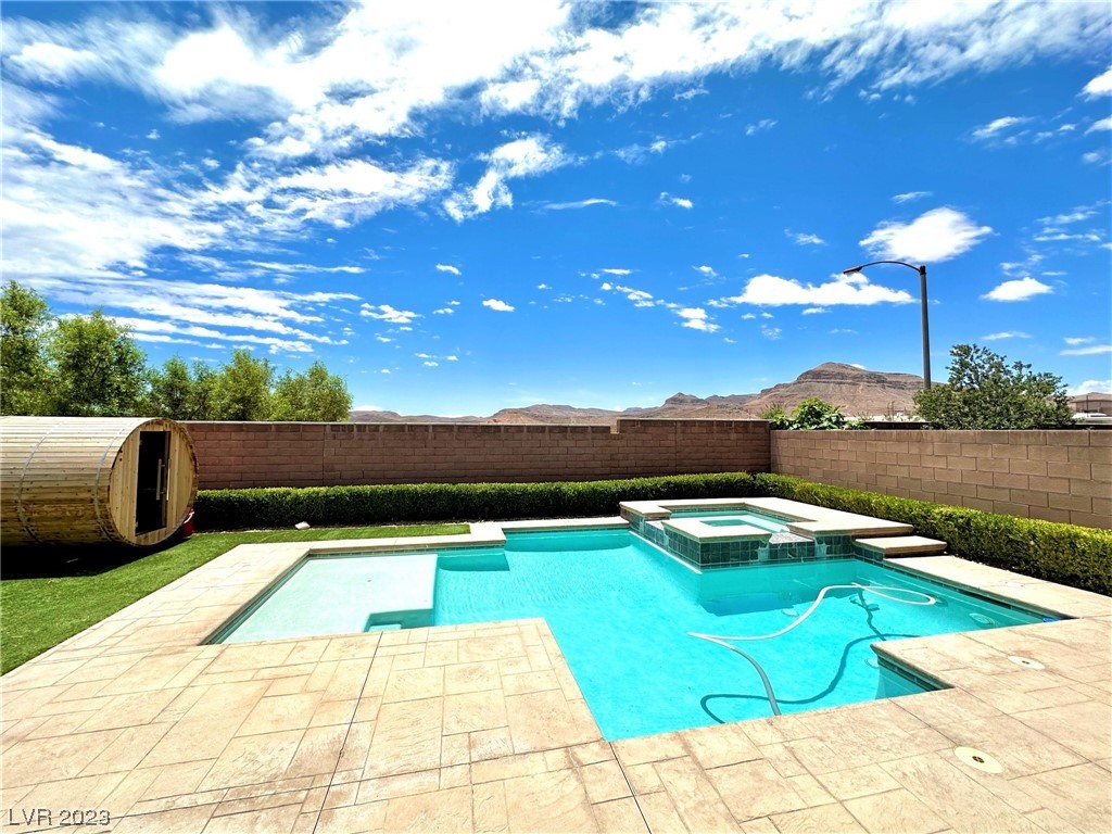 8695 Weed Willows Avenue
