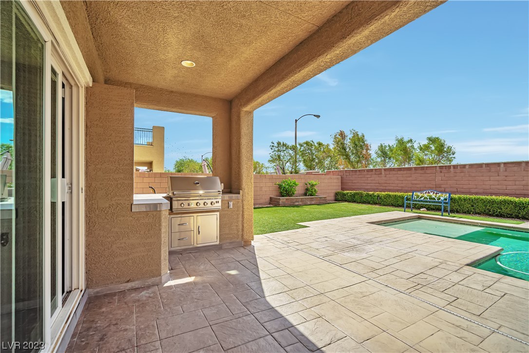 8695 Weed Willows Avenue