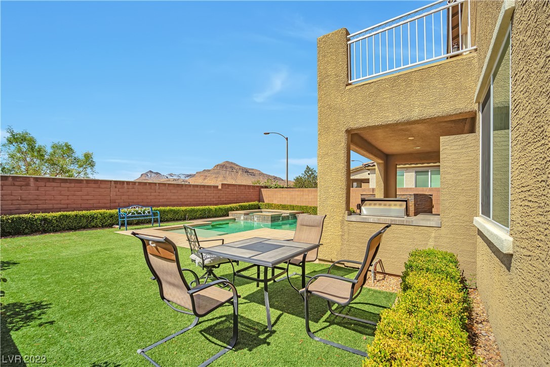 8695 Weed Willows Avenue