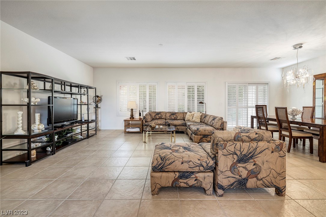 2200 Twin Falls Drive