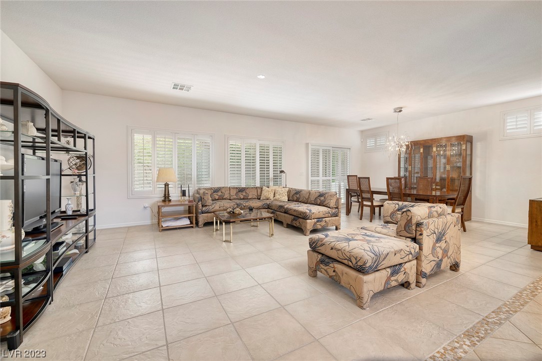 2200 Twin Falls Drive