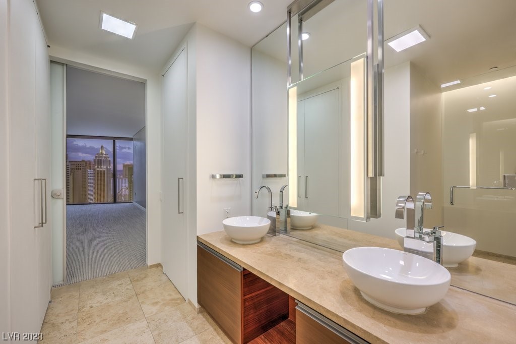 3726 Las Vegas Boulevard 2706