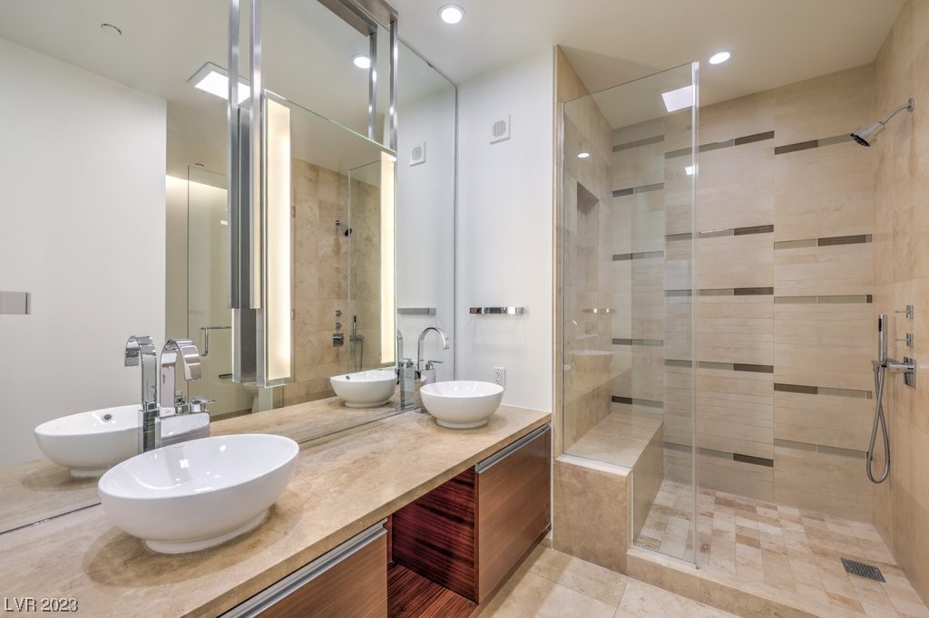 3726 Las Vegas Boulevard 2706