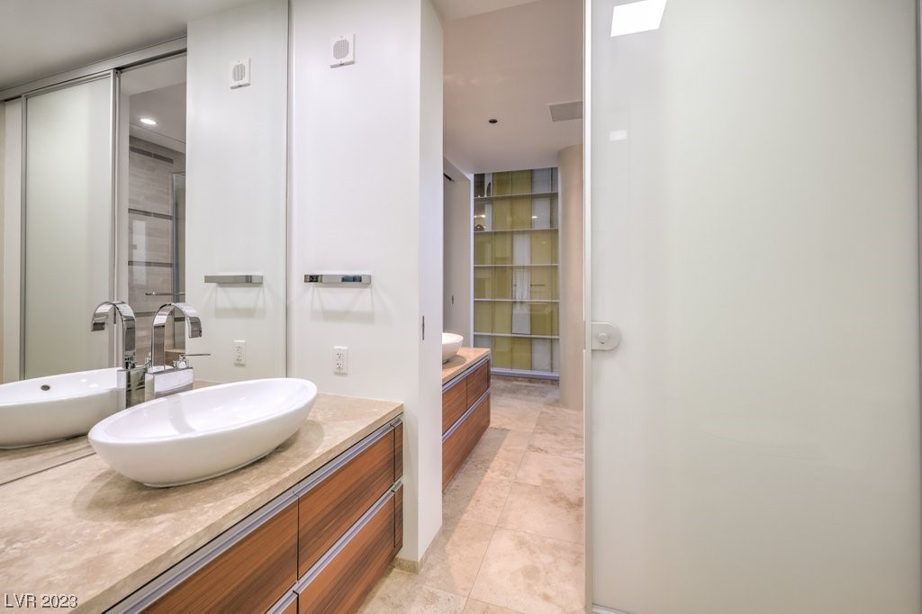 3726 Las Vegas Boulevard 2706