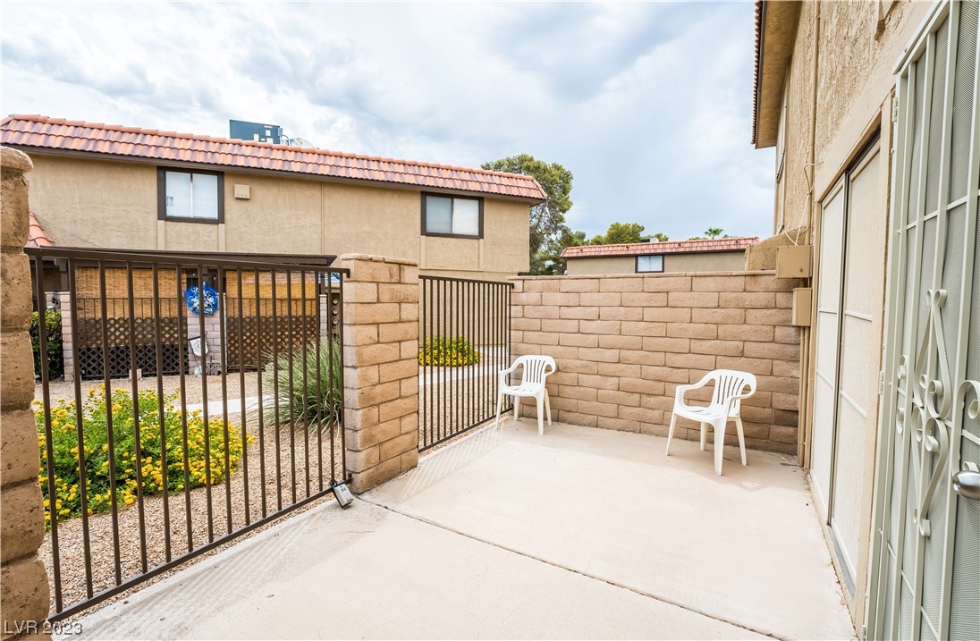 689 Pepper Tree Circle