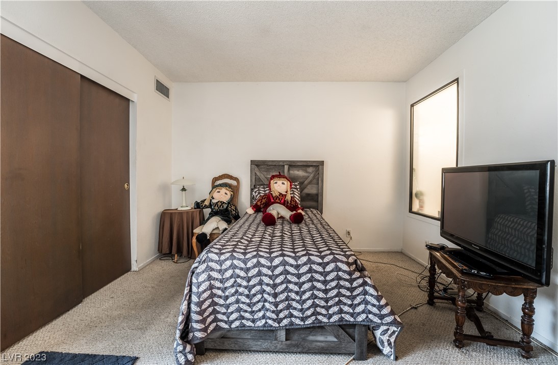 689 Pepper Tree Circle