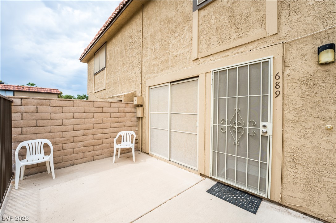 689 Pepper Tree Circle