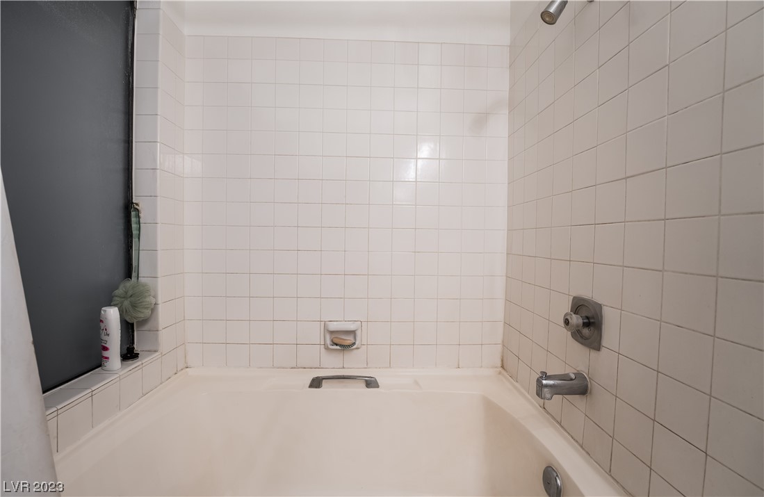 689 Pepper Tree Circle