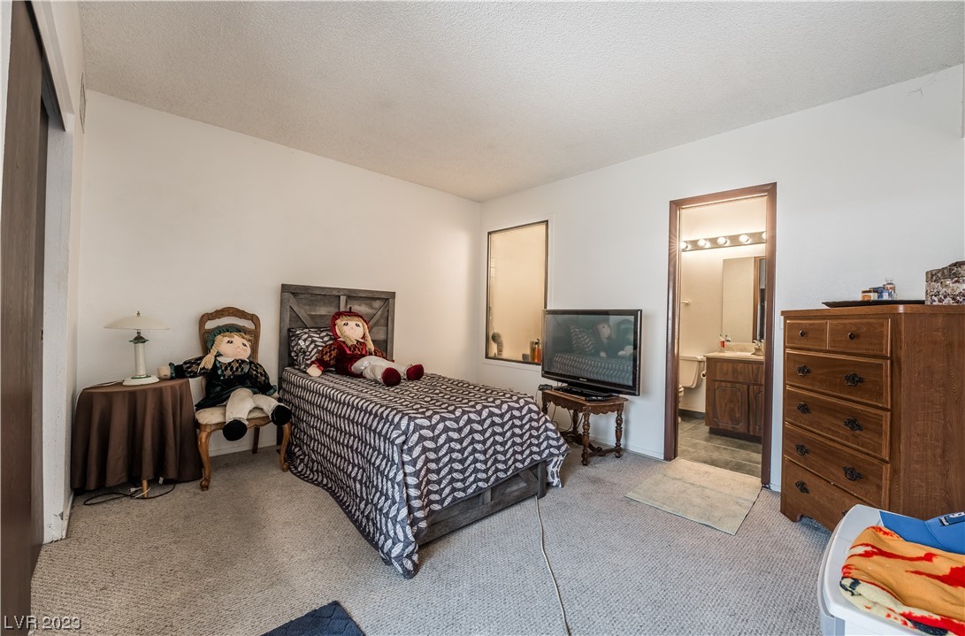 689 Pepper Tree Circle