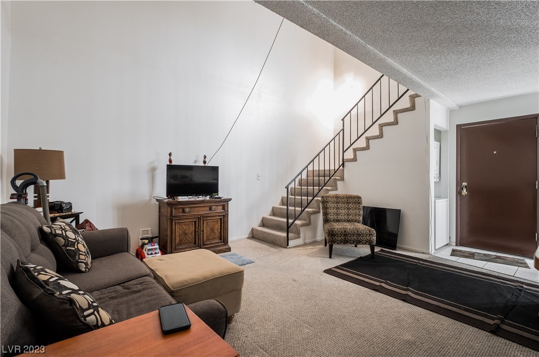 689 Pepper Tree Circle