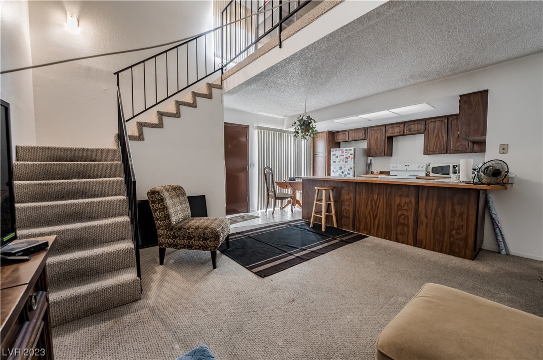 689 Pepper Tree Circle