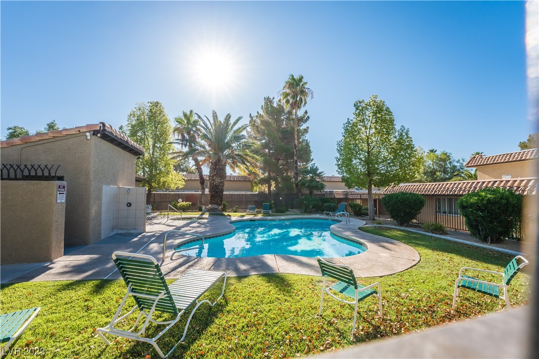 689 Pepper Tree Circle