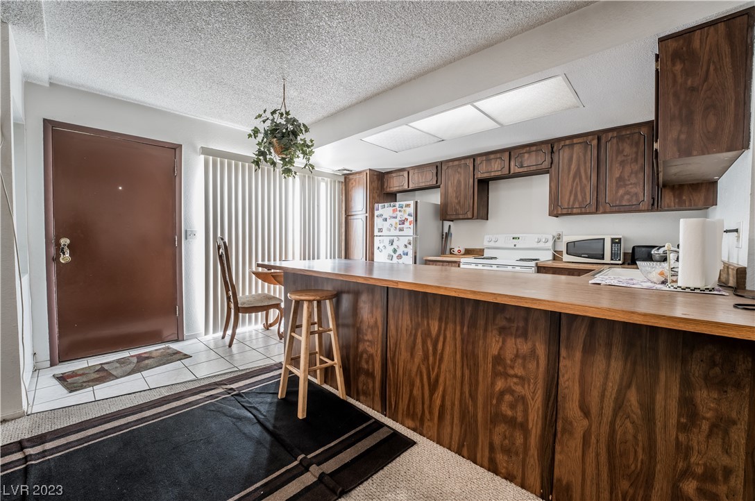 689 Pepper Tree Circle