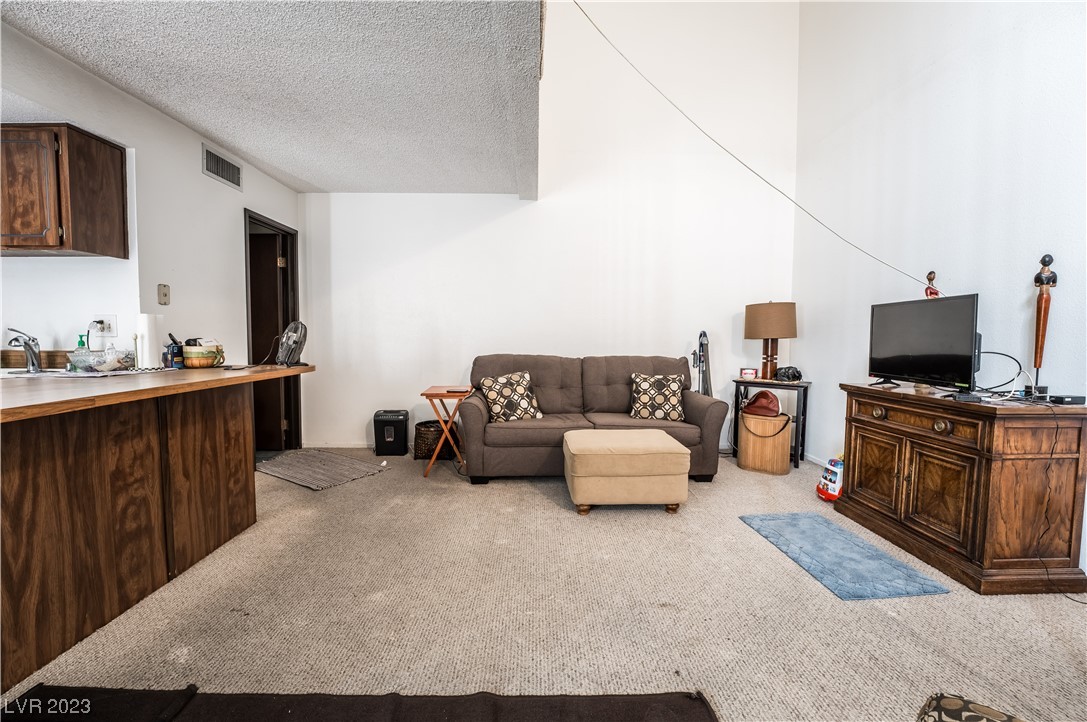 689 Pepper Tree Circle