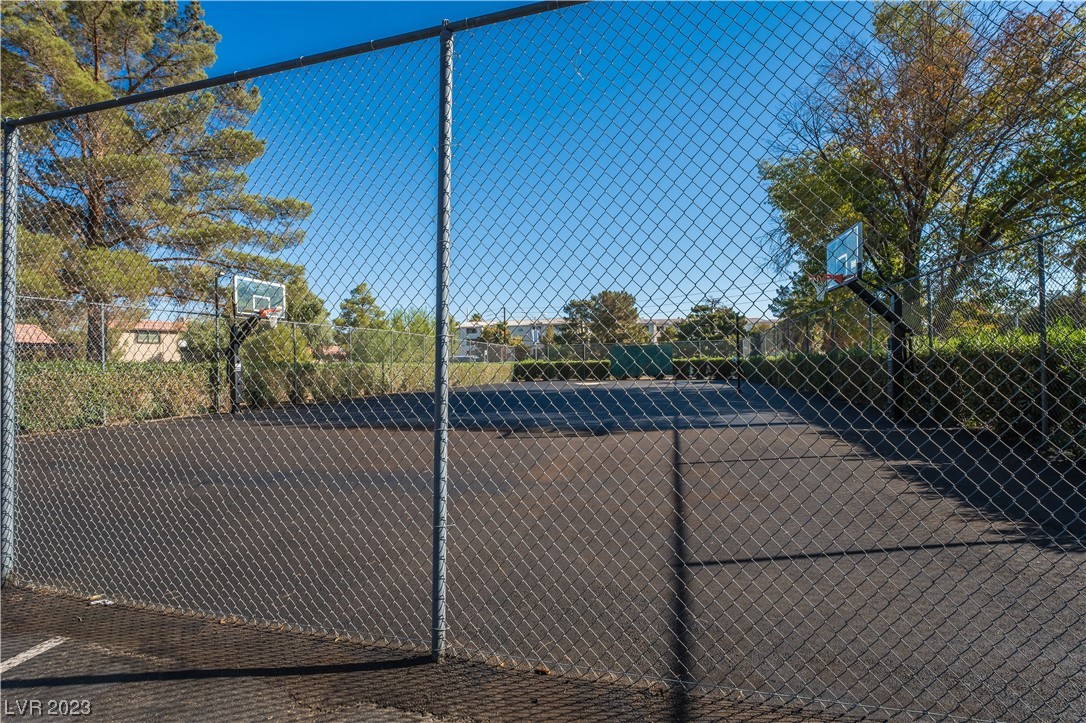 689 Pepper Tree Circle