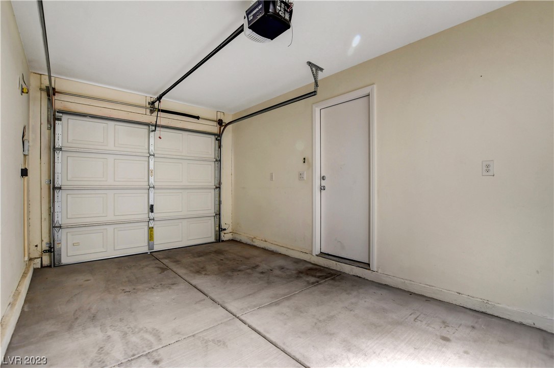 9064 Alluring Avenue