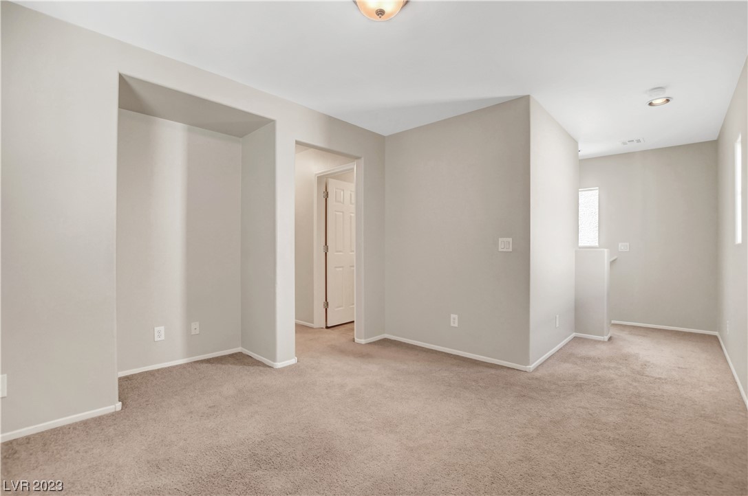 9064 Alluring Avenue