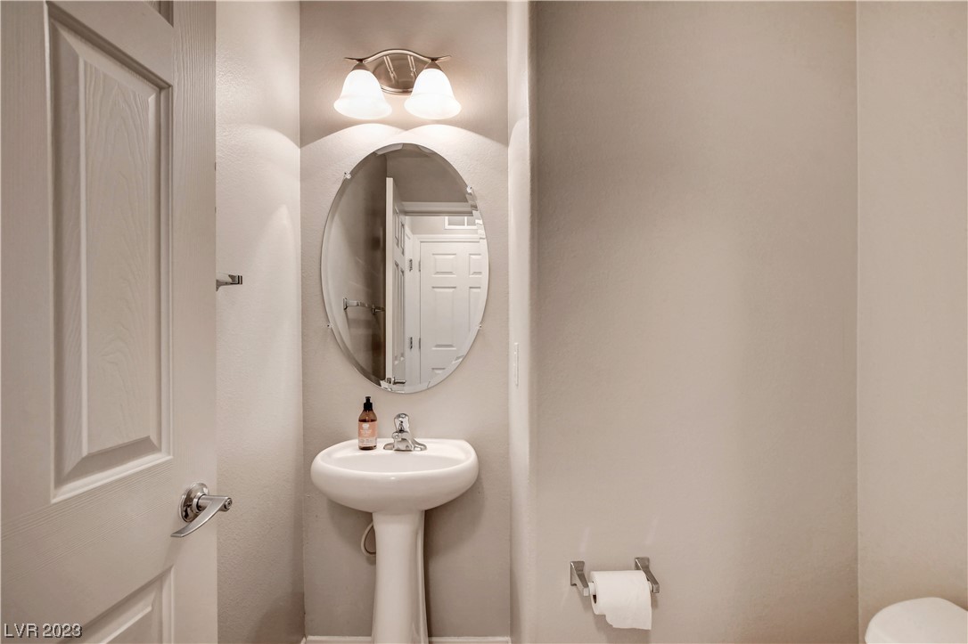 9064 Alluring Avenue