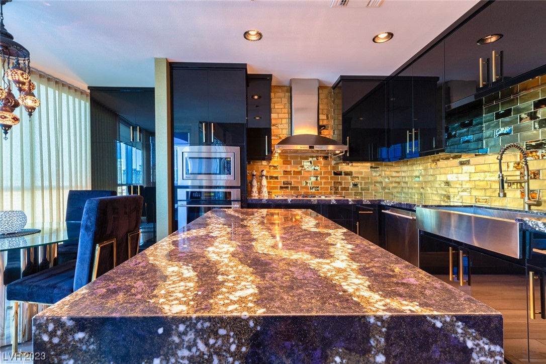 4575 Dean Martin Drive 1407