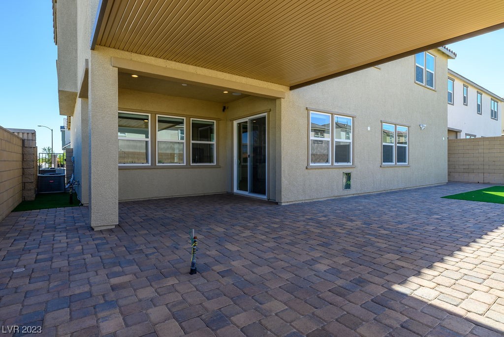 10118 Bismarck Palms Avenue