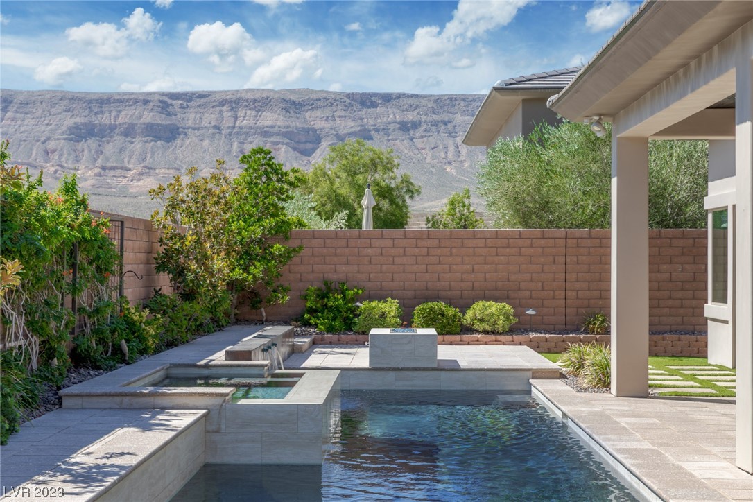 7 Boulder Rock Circle