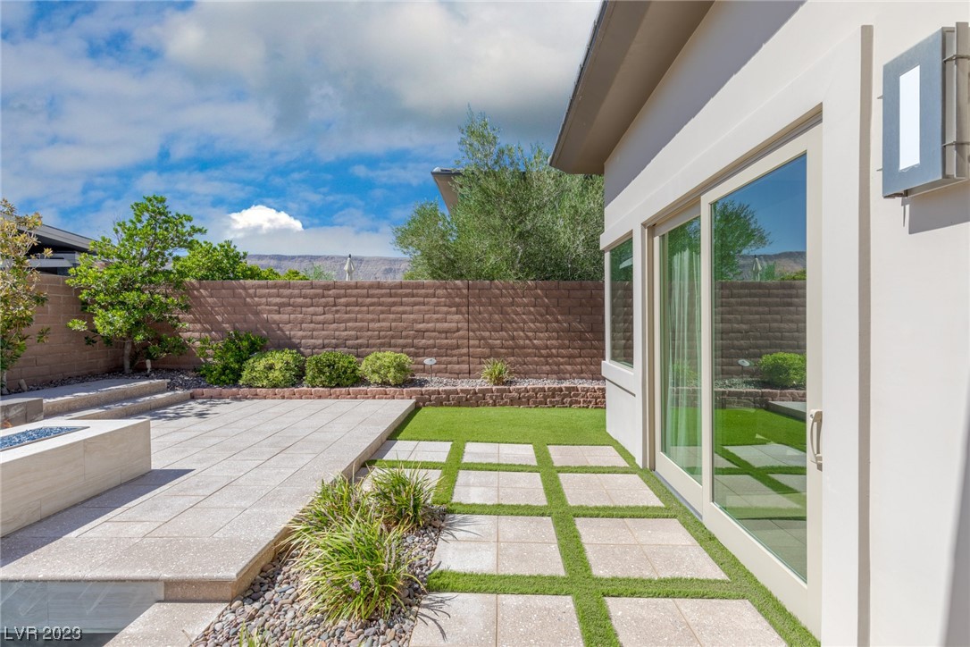7 Boulder Rock Circle