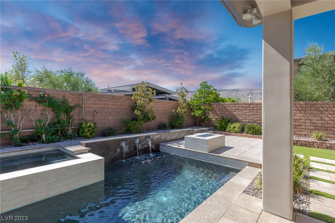 7 Boulder Rock Circle