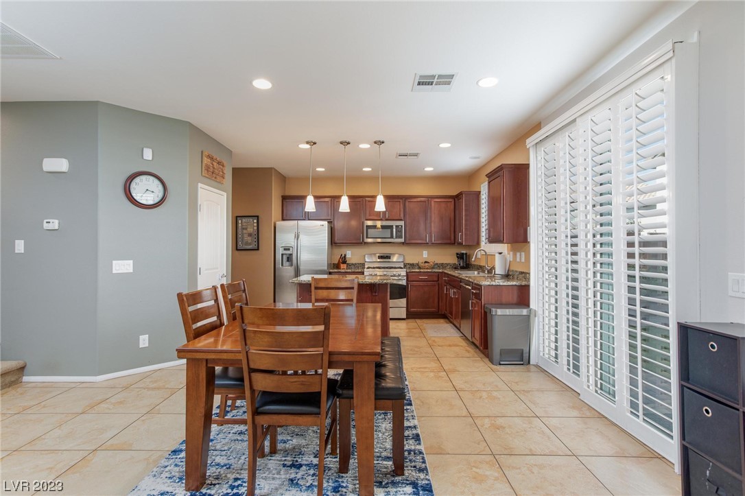 7012 Delta Falls Street