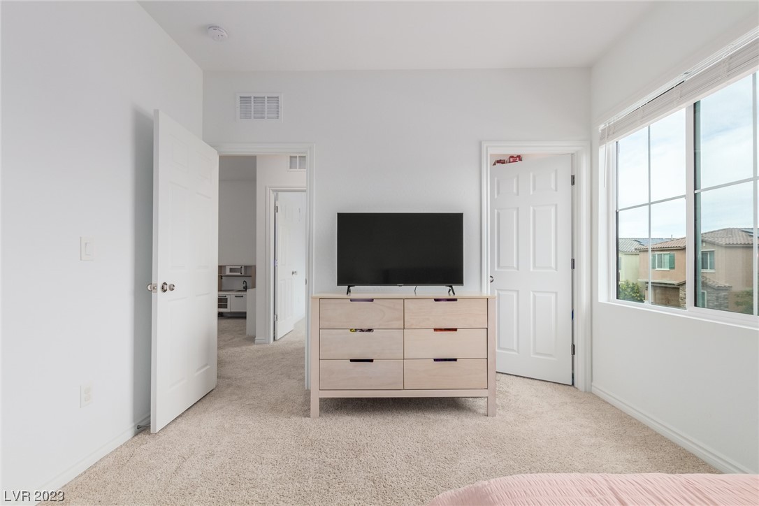 9789 Aaron Lo Street