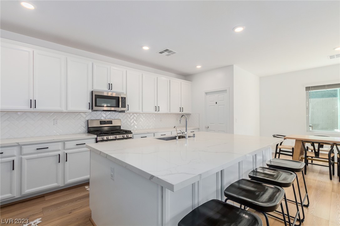 9789 Aaron Lo Street