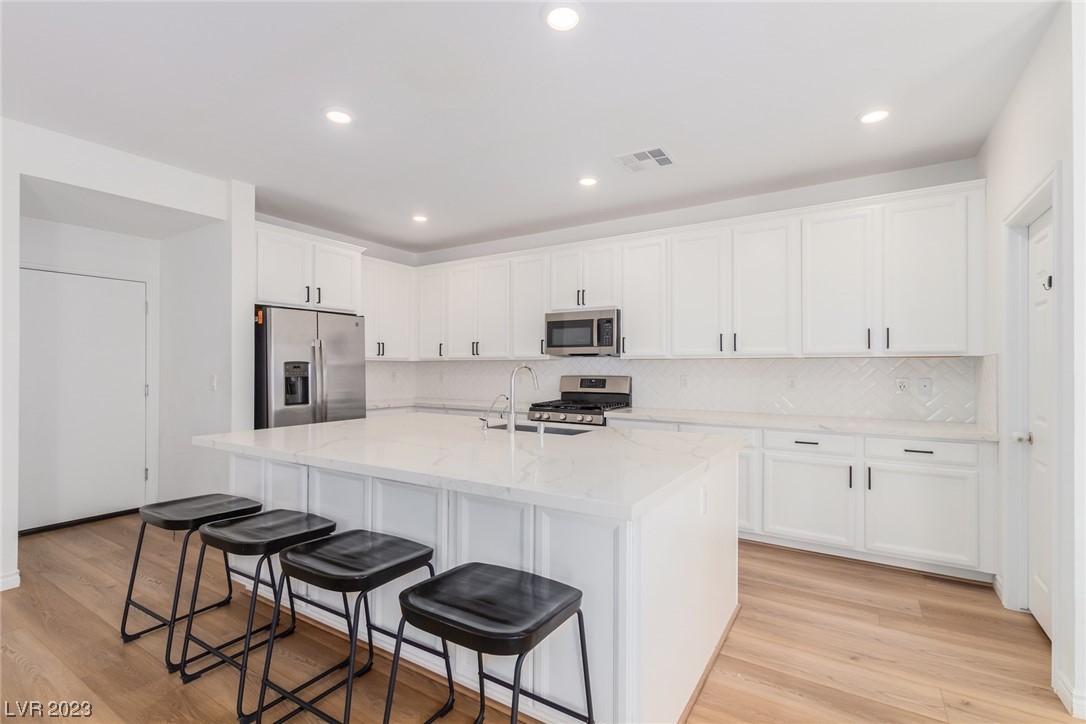 9789 Aaron Lo Street