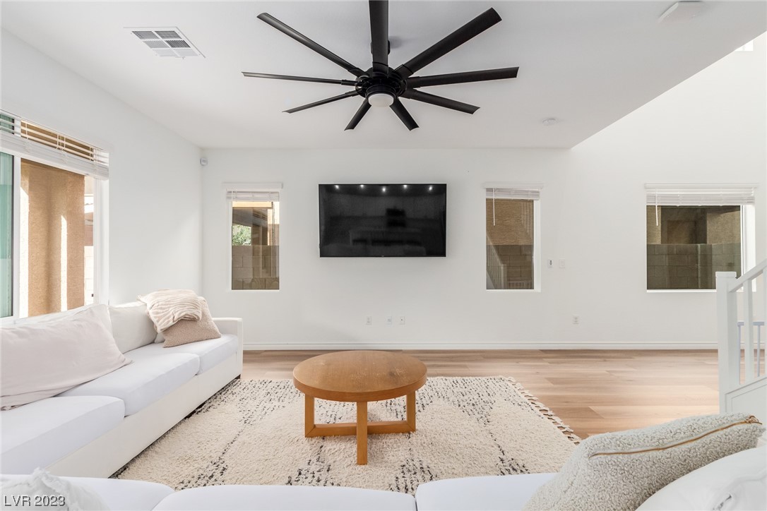 9789 Aaron Lo Street