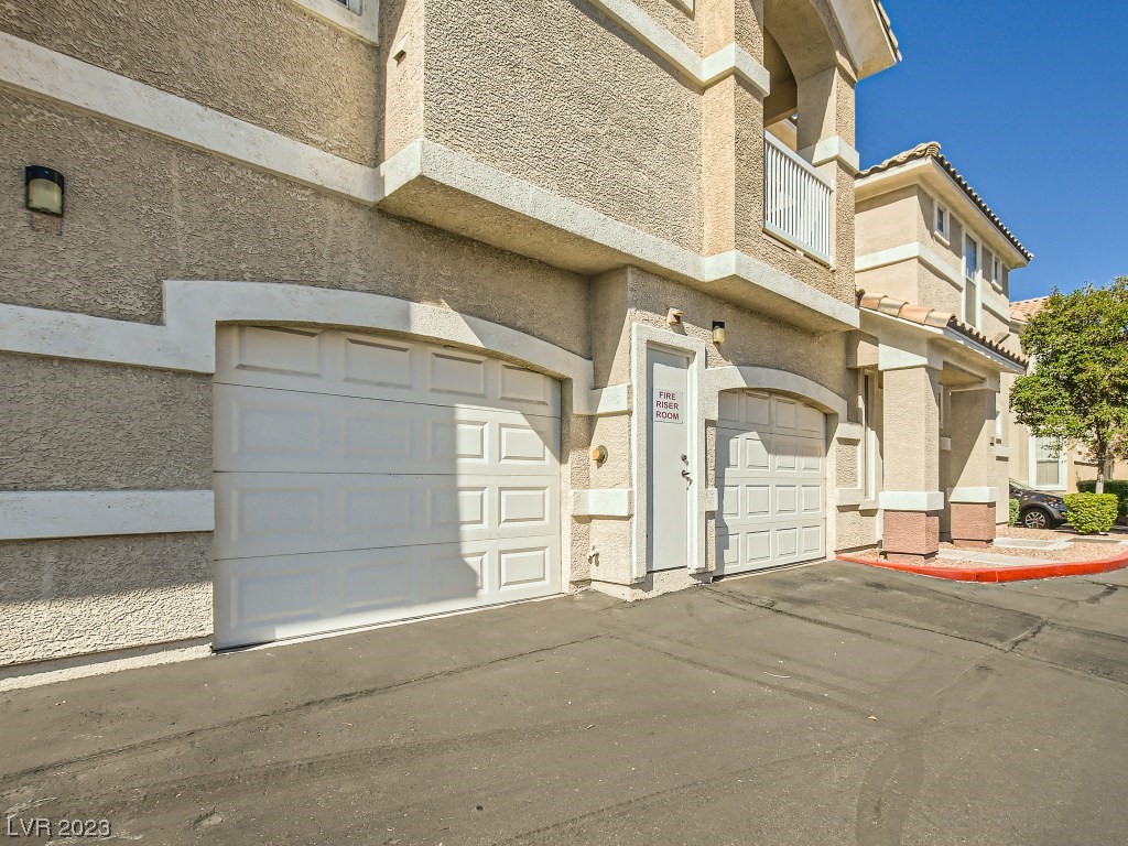 5855 Valley Drive 1067