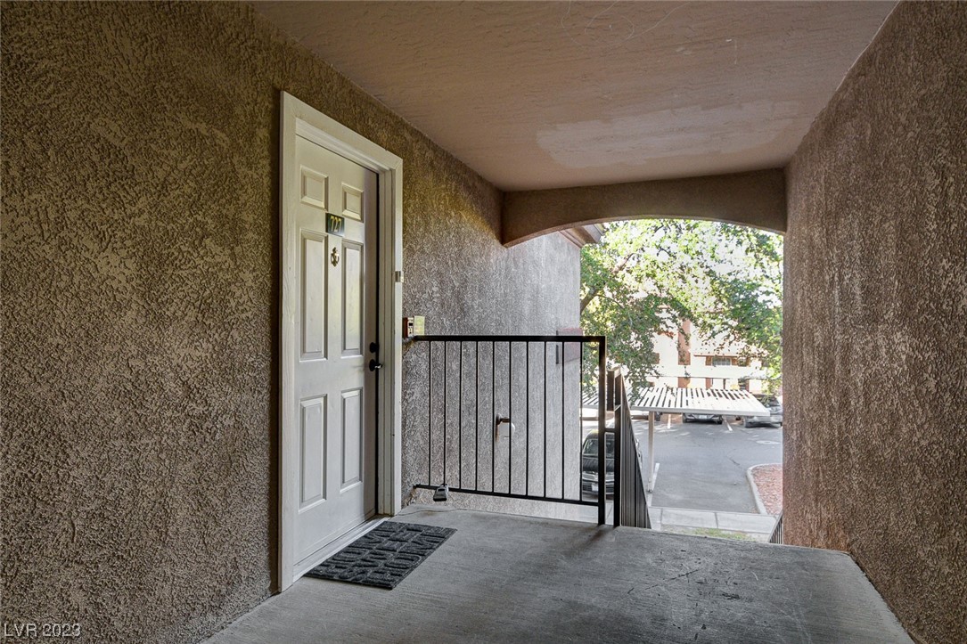 231 West Horizon Ridge Parkway 727