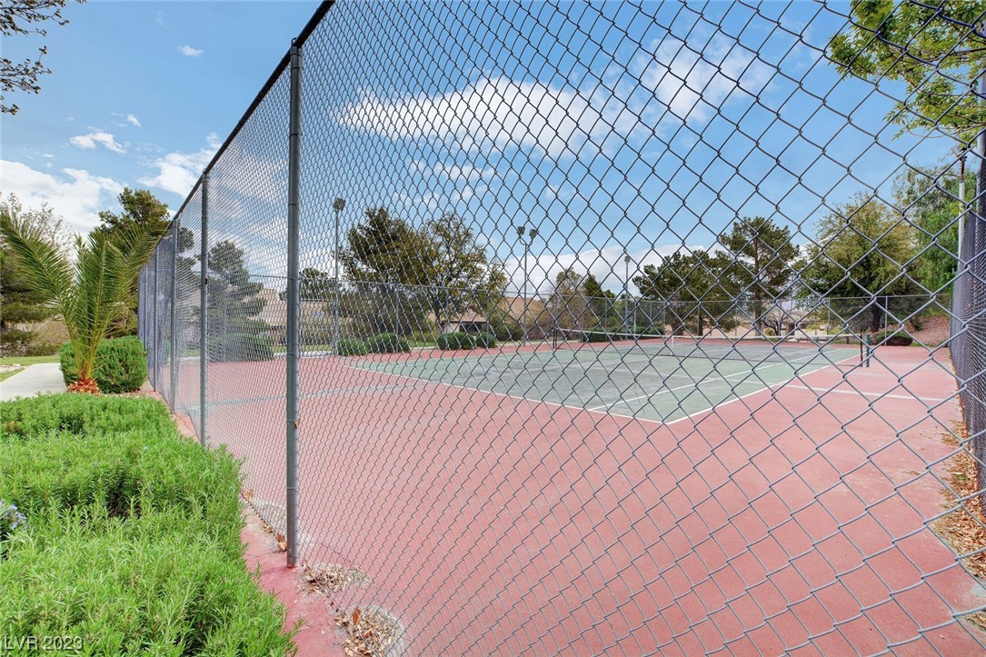 231 West Horizon Ridge Parkway 727