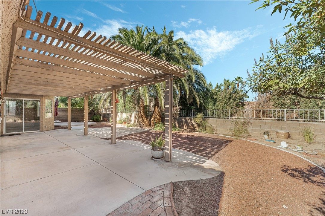 1122 Pelican Lake Lane