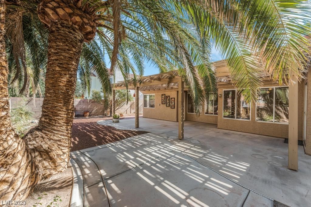 1122 Pelican Lake Lane