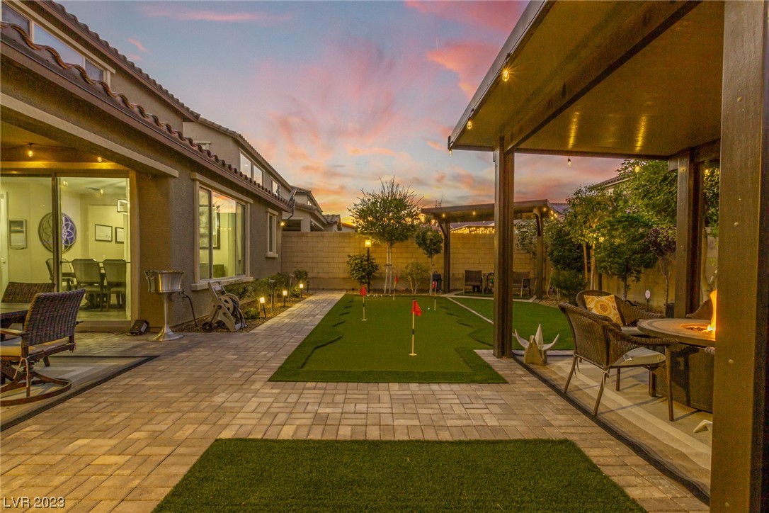 9952 Celestial Cliffs Avenue