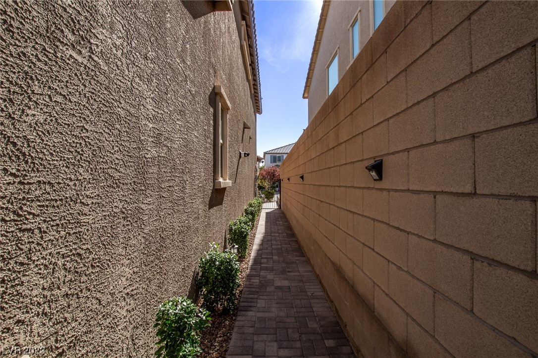 9952 Celestial Cliffs Avenue