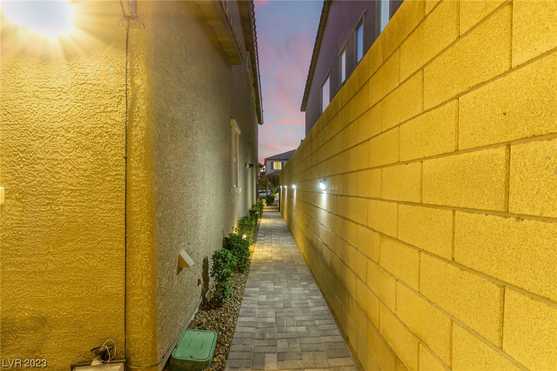 9952 Celestial Cliffs Avenue